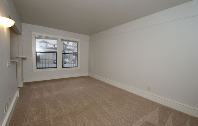 Studio, 1 bath, 423 sqft, $1,195, Unit 104