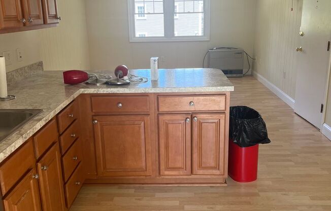 2 beds, 1 bath, $2,300