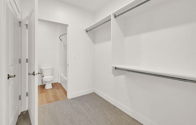 2 beds, 1 bath, $1,300, Unit 214