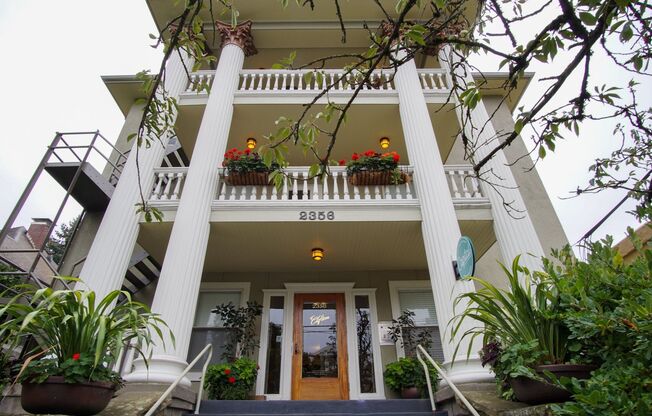 Adorable Garden Level 1 Bedroom w/ Hardwood Floors & French Doors!