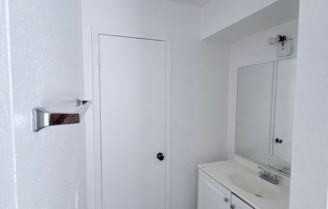 2 beds, 1.5 baths, $900, Unit # 1615
