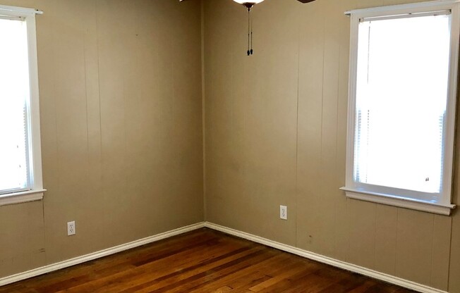 2 beds, 1 bath, $1,195