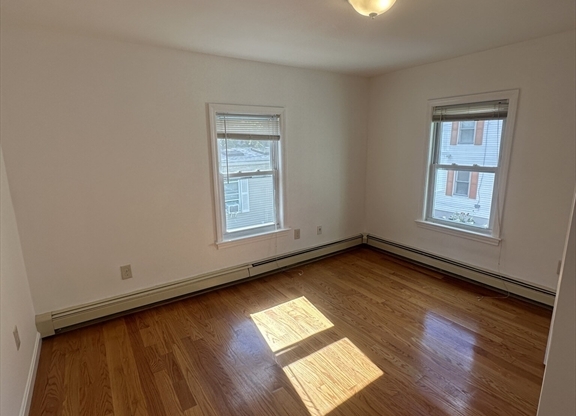 4 beds, 1 bath, 1,500 sqft, $4,600, Unit SF