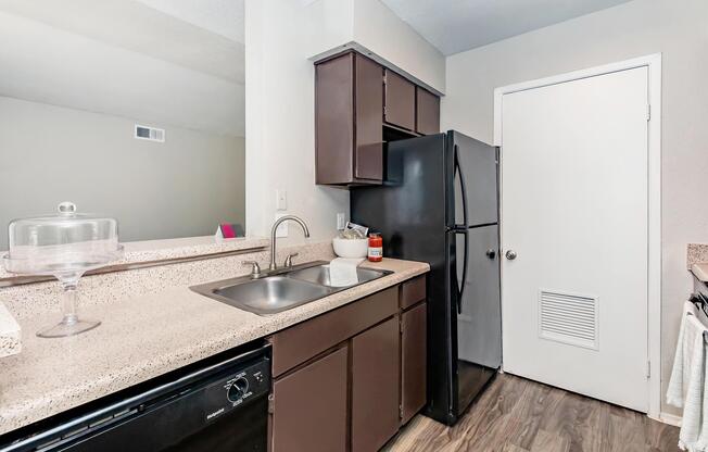 2 beds, 2 baths, 924 sqft, $1,090