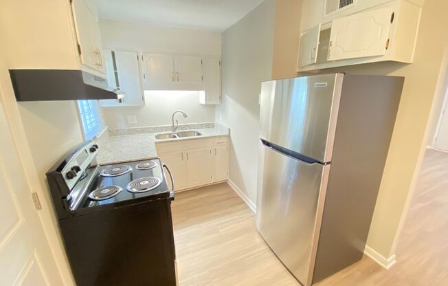 1 bed, 1 bath, 615 sqft, $950, Unit 861 Oakwood Villa