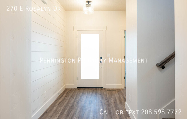270 E ROSALYN DR
