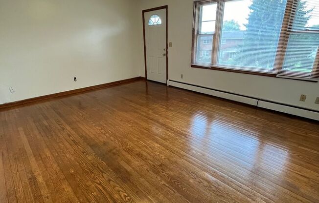 2 beds, 1 bath, 903 sqft, $1,210, Unit E-1