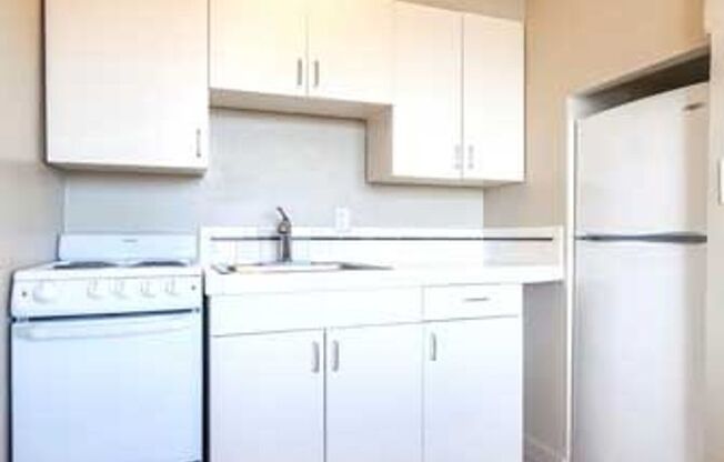 Studio, 1 bath, 360 sqft, $1,175, Unit 208