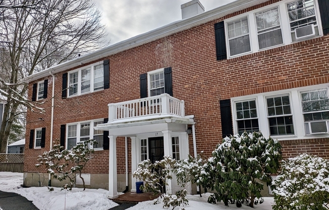 17 Hammond Pond Pkwy Apt 3