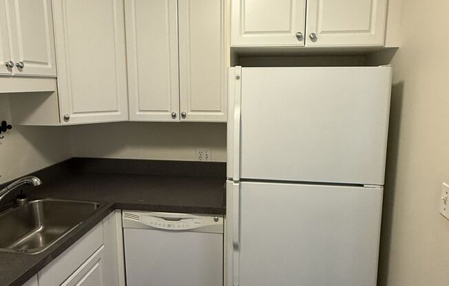 Studio, 1 bath, 611 sqft, $1,925, Unit 1910