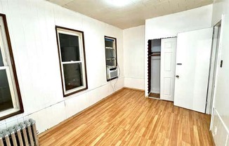 2 beds, 1 bath, $2,400, Unit 2