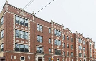 Evanston Fantastic Condo Near St. Francis Hospital