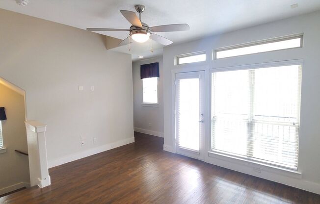 Energy Efficient Urban Townhome w/ Open Floorplan, Gourmet Kitchen, Rooftop Patio, & Exall Park Nearby