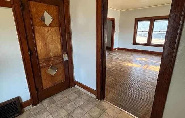 2 beds, 1 bath, $900