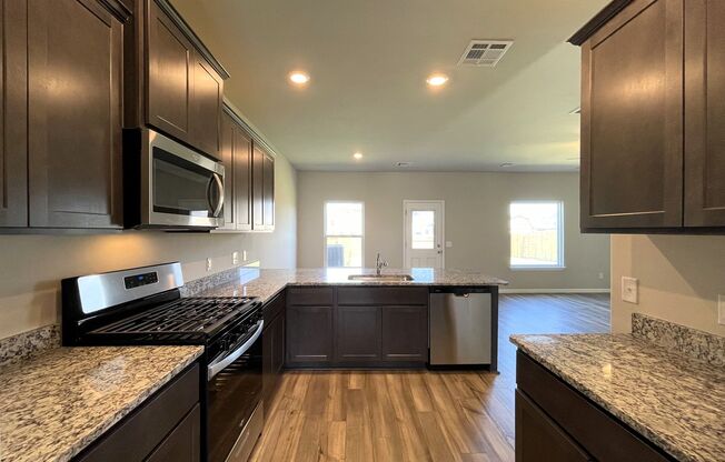 Presenting a newly constructed 5-bed, 3-bath home, ready for move in! Washer and Dryer included! $500 OFF FIRST FULLMONTHS RENT!!