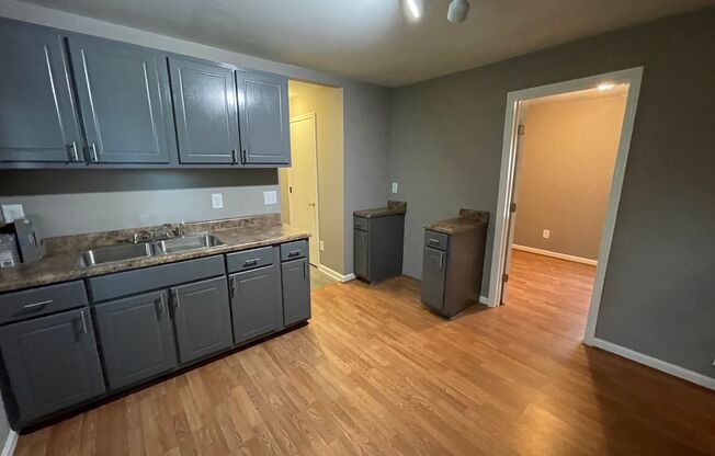 2 beds, 1 bath, $975