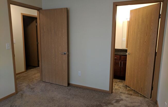 3 beds, 2 baths, 1,238 sqft, $1,410, Unit 615-301