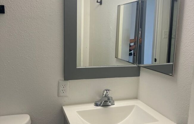 2 beds, 2 baths, 992 sqft, $1,800, Unit 15