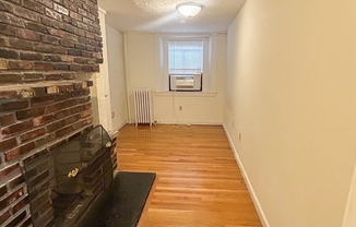 2 beds, 1 bath, $3,950, Unit 1R