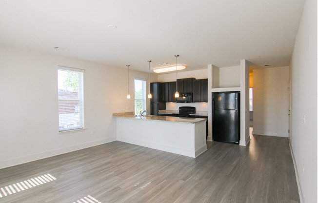1 bed, 1 bath, 867 sqft, $1,410