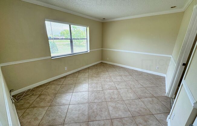 6633 North Parkway Drive #5-7