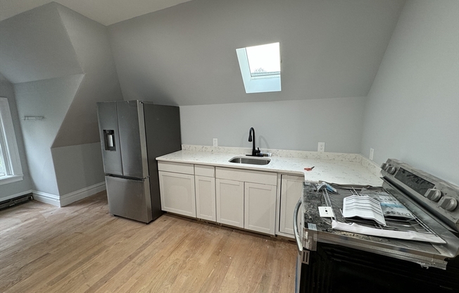 1 bed, 1 bath, 700 sqft, $2,800, Unit A