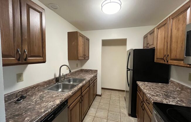 2 beds, 1 bath, 965 sqft, $1,675, Unit 7742RG