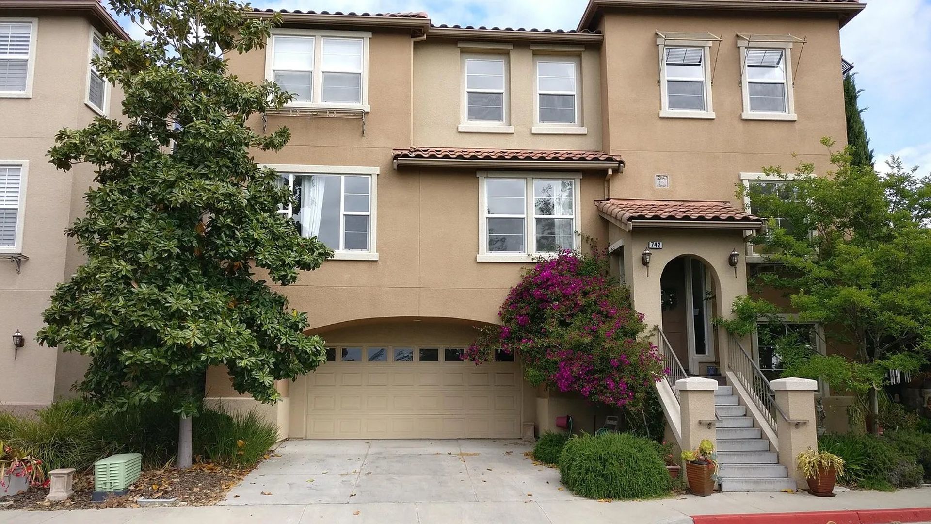 This beautiful home is nested on a corner lot in a private road and a quiet neighborhood with spectacular views across from Communication Hills. 5 bedrooms, 3.5 bathrooms!