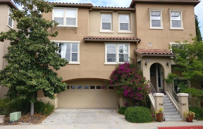 This beautiful home is nested on a corner lot in a private road and a quiet neighborhood with spectacular views across from Communication Hills. 5 bedrooms, 3.5 bathrooms!