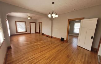 2 Bedroom, 1 Bathroom home with hardwood!