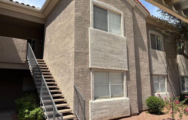 3bd, 2bth 2nd level Condo