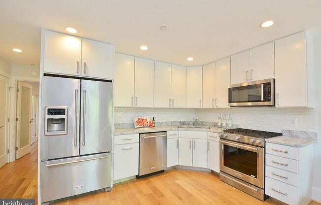 Professionally Managed// 1 Bedroom 1.5 Bathroom Luxury Condo // Hill East// Shared Parking Included