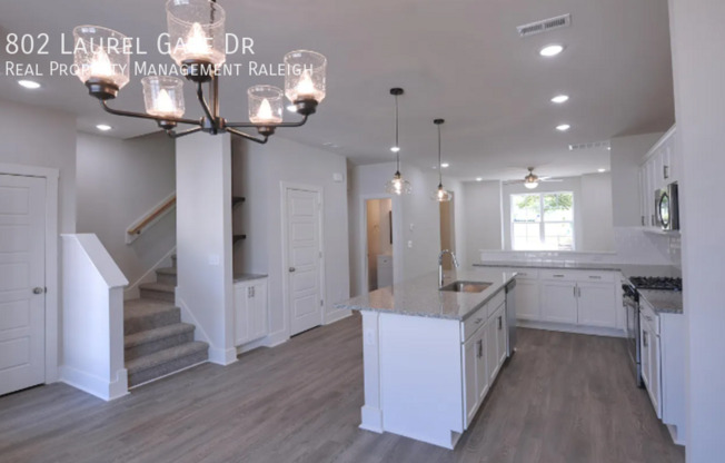 802 LAUREL GATE DR