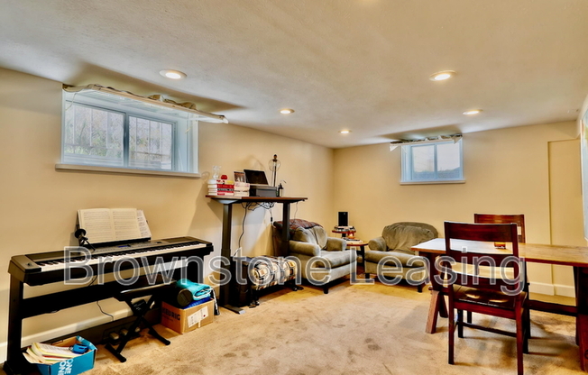 867 N OGDEN ST