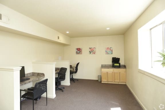 Business center at The Life at Legacy Fountains, Kansas City, MO, 64131