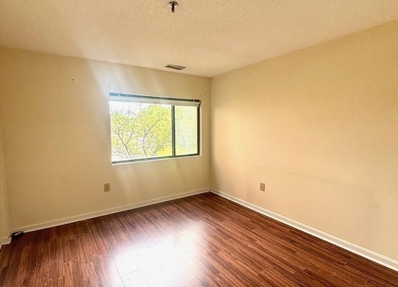 2 beds, 2 baths, 1,206 sqft, $3,000, Unit 115