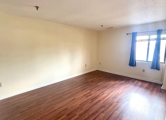 2 beds, 2 baths, 1,206 sqft, $3,000, Unit 115