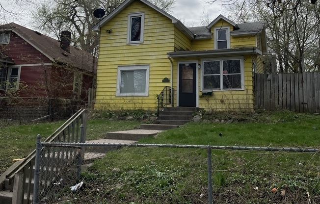 212 BAKER ST E