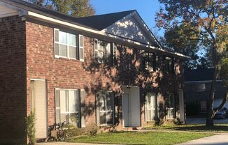 Townhouse unit in trendy Summerville