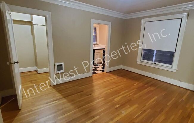 *1ST & 6TH MONTH'S RENT FREE PROMO & NO HOA MOVE IN/OUT FEES* Studio Unit in the Alphabet Dist w/hardwoods & W/S/G included in the rent -Tudor Arms!