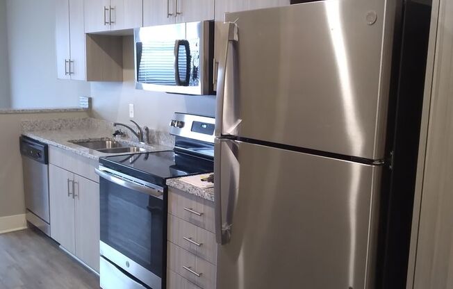 Studio, 1 bath, 497 sqft, $957, Unit 5710-2B NE 80th Ter