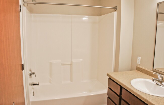 2 beds, 2 baths, 958 sqft, $1,275, Unit 411