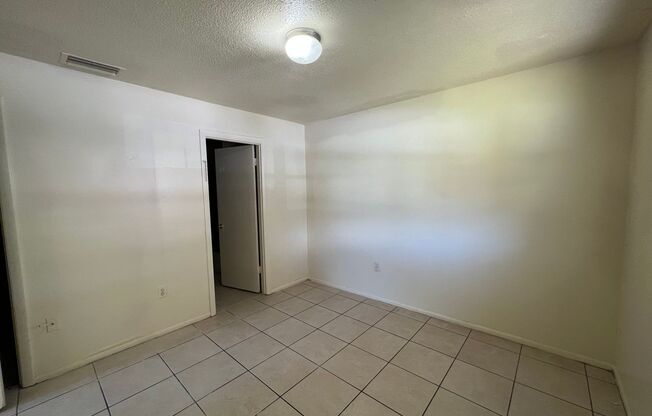 2 beds, 1 bath, $1,600