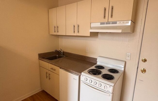 Studio, 1 bath, 250 sqft, $750, Unit 414
