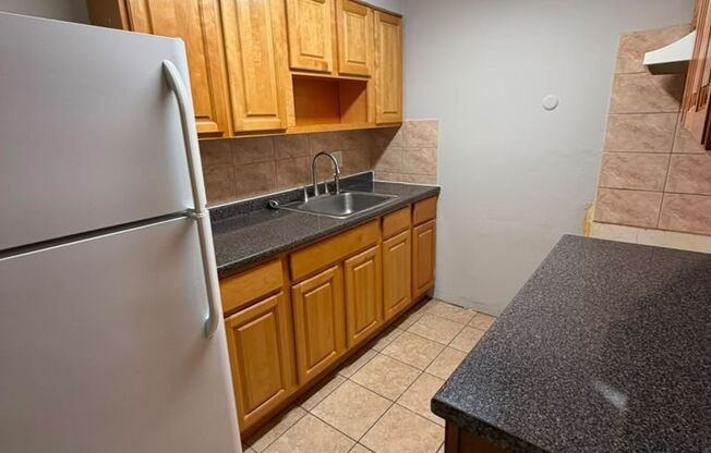 1 bed, 1 bath, 760 sqft, $1,000, Unit H5 (1BR)