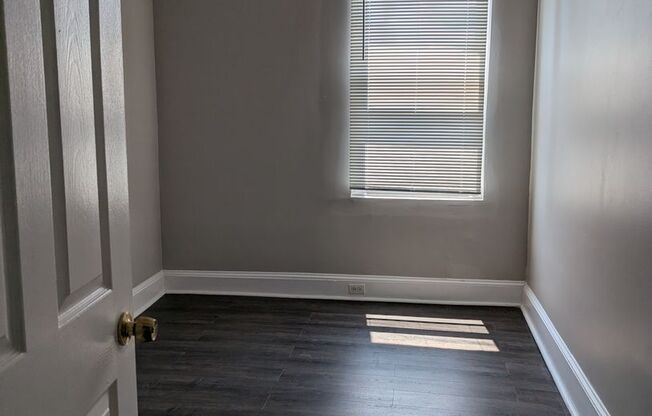 2 beds, 1 bath, $1,100