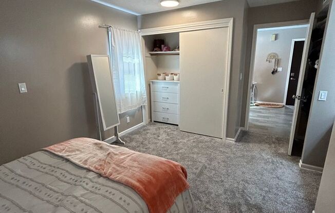 2 beds, 1.5 baths, 680 sqft, $949, Unit 8534