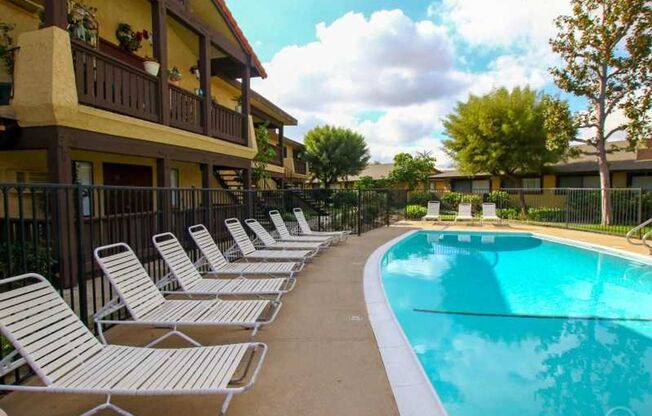 1 bed, 1 bath, 700 sqft, $2,010, Unit 423