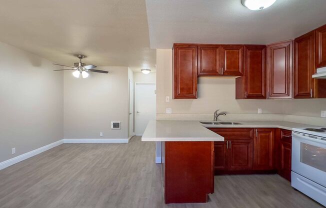 2 beds, 1 bath, $1,975, Unit 4968-08