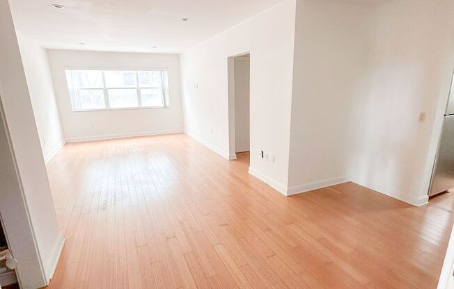 2 beds, 1 bath, 700 sqft, $2,250, Unit 106